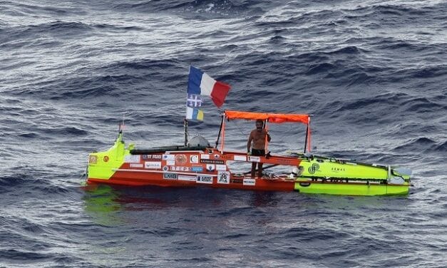 Christophe Papillon, seul à la barre face à l’Atlantique