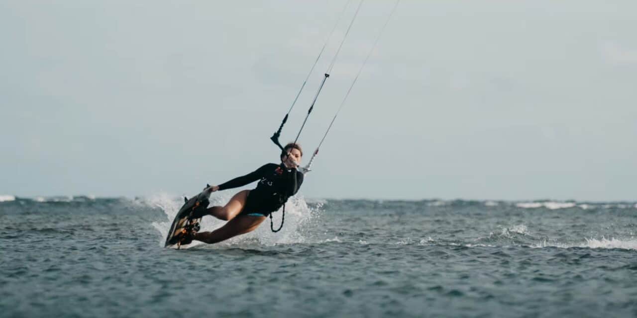 3 Questions À Phoebe Rocher, en route pour le circuit mondial senior de kitesurf