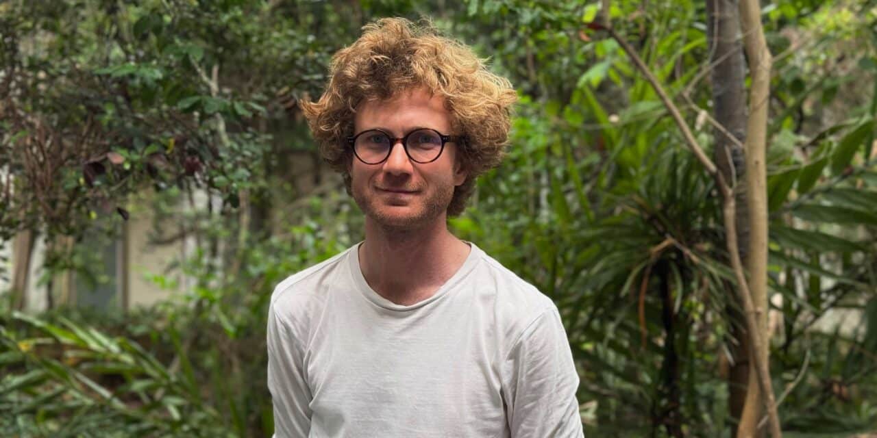 Rencontre avec Alister Trabattoni, à l’écoute de l’océan…