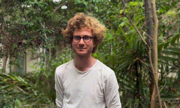 Rencontre avec Alister Trabattoni, à l’écoute de l’océan…